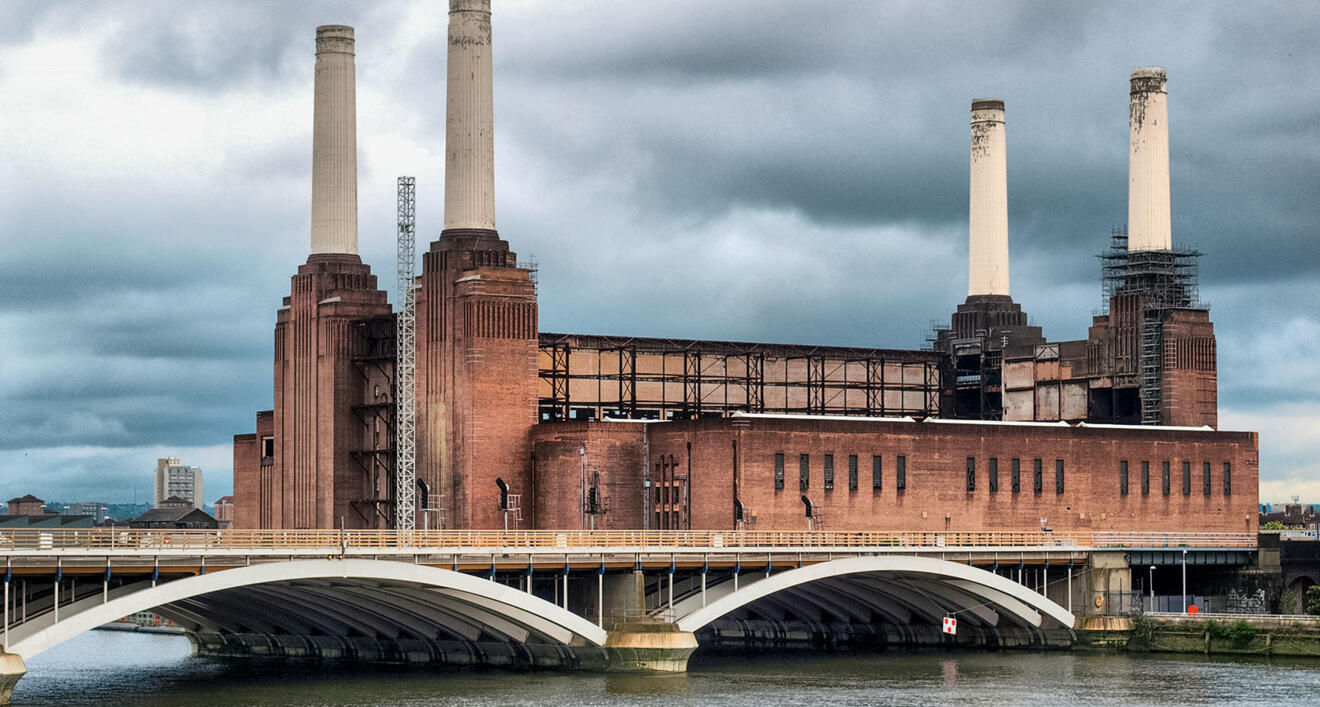 Alamy / zVg Repower Das frühere Kohlekraftwerk Battersea Powerstation mitten in London zierte schon ein Album von Pink Floyd. Stadtentwickler tun sich trotzdem schwer mit dem Monstrum. Inzwischen sind Läden und Kinos geplant, und Apple will mit 1400 Angestellten ins Kraftwerk einziehen.